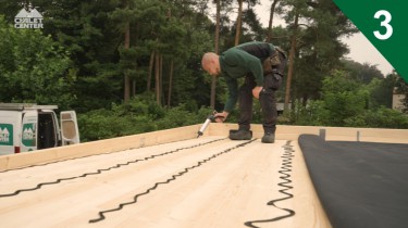 Étape 3 – Coller la membrane EPDM