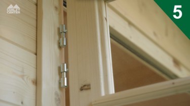 Étape 5 – Placer les battants de porte